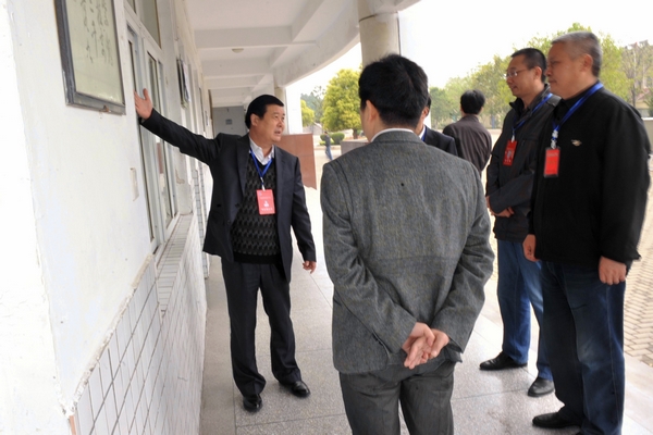 安徽淮北市政府、教育局领导视察2013年4月自考情况