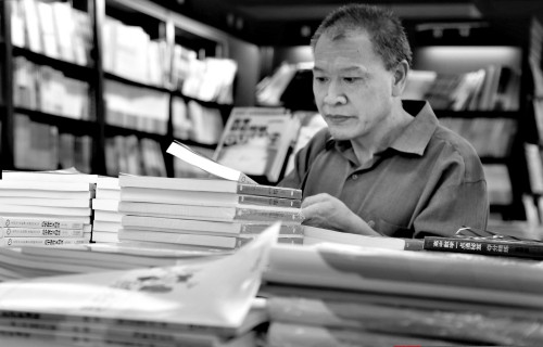 63岁老人 2年自学考出华东师大中文本科_自考